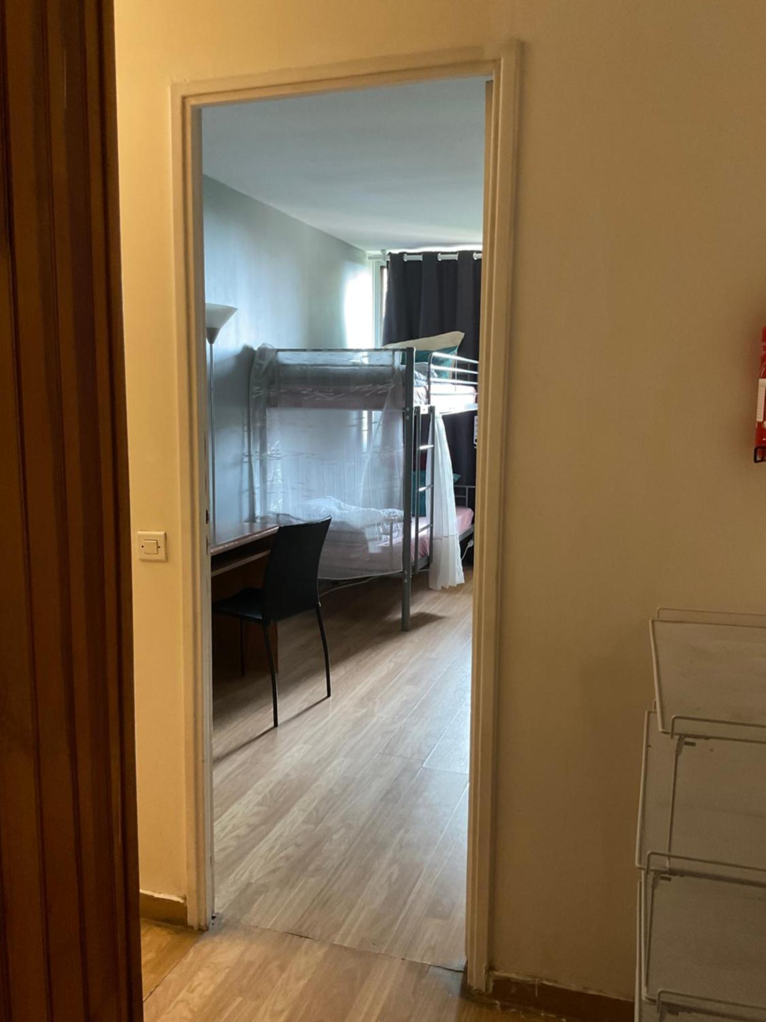 Female-Dortoir Femme -Dorm Shared Room Paris Бобиньи Экстерьер фото